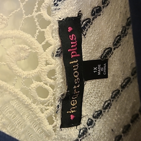 Women's plus size top - Picture 3 of 4